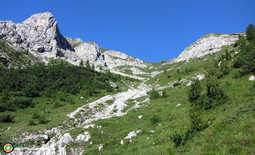 06 Testata della Valle Valenzana. Puntare dritto alla bocchetta....O quasi!.JPG